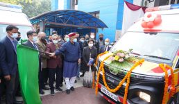 Uttarakhand कोविड ड्यूटी में तैनात डाॅक्टरों एवं चिकित्सा कार्मिकों को 11-11 हजार रूपये की सम्मान राशि, 132 नई एम्बुलेंस को किया फ्लैग ऑफ
