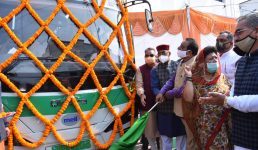 देहरादून : 5 इलेक्ट्रिक बसों को मुख्यमंत्री ने हरी झण्डी दिखाकर रवाना किया, मिंयावाला को समर्पित किये 50 करोड़ के विकास कार्य