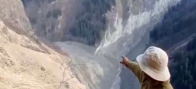 ऋषिगंगा में बनी झील के मुआयने के लिए SDRF, NDRF और DRDO टीम रवाना, जलप्रलय के कारणों की जांच के लिए समिति गठित ऋषिगंगा में बनी झील के मुआयने के लिए SDRF, NDRF और DRDO टीम रवाना, जलप्रलय के कारणों की जांच के लिए समिति गठित