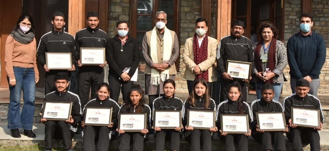 Uttarakhand राजपथ दिल्ली में झांकी में शामिल कलाकारों को मुख्यमंत्री ने किया सम्मानित, 26 जनवरी को राज्य का गौरव बढ़ाया था Uttarakhand राजपथ दिल्ली में झांकी में शामिल कलाकारों को मुख्यमंत्री ने किया सम्मानित, 26 जनवरी को राज्य का गौरव बढ़ाया था