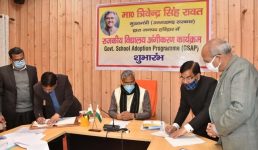 हरिद्वार में 32 स्कूलों का होगा कायाकल्प, मुख्यमंत्री त्रिवेन्द्र की मौजूदगी में समझौते पर हस्ताक्षर