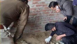 Uttarakhand घर से बाहर सो रहे बुजुर्ग को गर्दन से सटाकर गोली मारी, इलाके में दहशत का माहौल