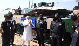 पीएम मोदी ने स्वदेश निर्मित टैंक अर्जुन सेना को सौंपा, जानिए खासियत