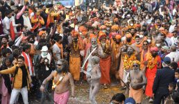 Haridwar Kumbh 2021 नागा साधु, अखाड़े, महाकुंभ का सुरूर, 9 तस्वीरों में देखिए