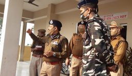 कुमाऊं दौरे पर डीजीपी अशोक कुमार, बनबसा में नेपाल सीमा का निरीक्षण किया