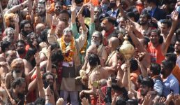 Haridwar Kumbh 2021 महाशिवरात्रि पर्व पर शाही स्नान, मुख्यमंत्री ने भी लिया संतों से आशीर्वाद