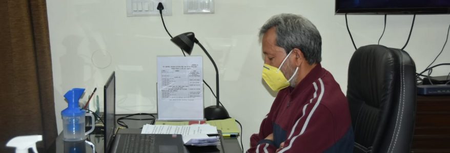 Uttarakhand आइसोलेशन में रहते हुए मुख्यमंत्री वर्चुअली कर रहे हैं लगातार कामकाज, कहा जनहित के काम नहीं रूकने चाहिए Uttarakhand आइसोलेशन में रहते हुए मुख्यमंत्री वर्चुअली कर रहे हैं लगातार कामकाज, कहा जनहित के काम नहीं रूकने चाहिए