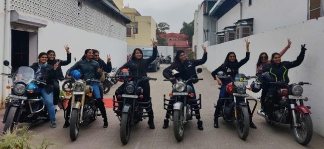 देहरादून की सड़कों पर निकलीं महिला बाइक राइडर्स, मकसद जानकर आपको खुशी होगी देहरादून की सड़कों पर निकलीं महिला बाइक राइडर्स, मकसद जानकर आपको खुशी होगी