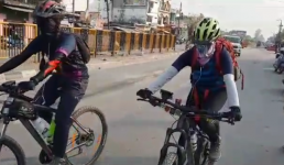उत्तराखंड और बिहार की बेटी का नेक काम, खास मकसद से कर रहीं 8 राज्यों और नेपाल की साइकिल यात्रा