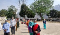 सल्ट विधानसभा उपचुनाव : कोरोना नियमों को ध्यान में रखकर मतदान, कोरोना से विधायक की मौत के बाद खाली थी सीट