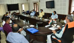 Uttarakhand मुख्यमंत्री ने निजी अस्पतालों से कहा, 70 फीसदी बेड को कोविड मरीजों को उपलब्ध करवाएं