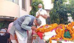 Haldwani बच्ची सिंह रावत का चित्रशिलाघाट पर वैदिक रीति के साथ अंतिम संस्कार, मुख्यमंत्री सहित कई नेताओं ने पुष्पांजलि अर्पित की