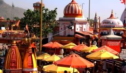 Haridwar Kumbh 2021 : देखिए 10 तस्वीरें, सजी-धजी कुम्भनगरी और कोरोना का असर