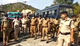 Uttarakhand चमोली में ग्रामीणों का पुलिस और सरकारी टीम पर पथराव, कुछ कर्मचारियों को आई चोट, भारी पुलिसबल तैनात