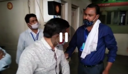 Video उत्तराखंड के खटीमा में नगरपालिका ऑफिस में मारपीट और नोंकझोंक, हाजिरी लगाने को लेकर हुआ विवाद