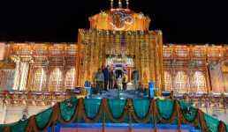 विश्वप्रसिद्ध श्री बदरीनाथ धाम के कपाट खुले, अखंड ज्योति के दर्शन हुए,  वेदऋचाओं के उदघोष के साथ ब्रह्ममुहुर्त में खोले गये कपाट