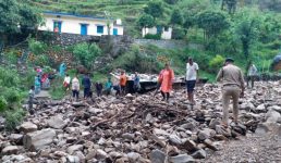 Uttarakhand पौड़ी-श्रीनगर मार्ग पर बादल फटा, मलवे से हुआ काफी नुकसान
