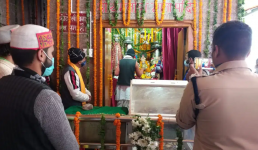 यमुनोत्री धाम के कपाट खुले, आम श्रद्धालुओं के लिए बंद है इस बार चारधाम यात्रा