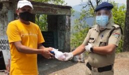 Uttarakhand गुजरात से जवान का थाने में फोन, बीमार मां गांव में अकेली है, उसे दवा दे दो, उसका इलाज करवाओ