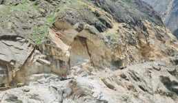 पिथौरागढ़ : चीन सीमा पर जेसीबी के ऊपर भूस्खलन में तीन लोगों की मौत, पूरी खबर पढ़ें