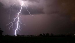 Uttarakhand  उत्तरकाशी में आकाशीय बिजली गिरने से 6 लोग गंभीर रूप से घायल, खेत में काम करने गए थे