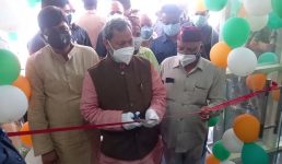 मुख्यमंत्री ने हल्द्वानी पहुंचकर कोरोना स्वास्थ्य व्यवस्था का जायजा लिया, 18 साल से ऊपर के लिए टीकाकरण सेंटर की भी शुरुआत की