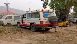 Uttarakhand कोविड शव को 3 किमी ले जाने के एंबुलेंसवाला मांग रहा था 80,000, तभी मौके पर पहुंच गए एसडीएम