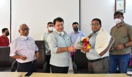 Uttarakhand सूचना विभाग में संयुक्त निदेशक राजेश कुमार सेवानिवृत्त, डीजी सहित दूसरे अधिकारियों ने भावभीनी विदाई दी