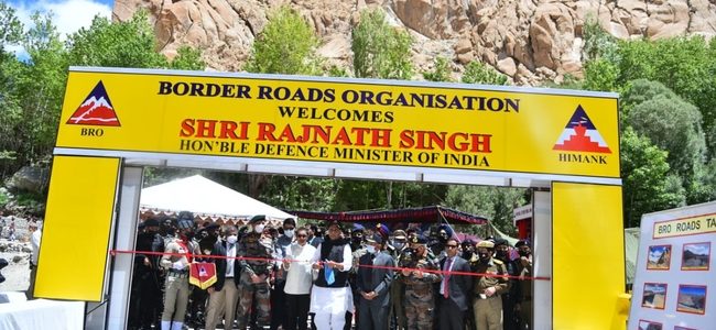 Uttarakhand सीमांत में BRO निर्मित 6 पुलों का रक्षामंत्री ने लेह से किया उद्घाटन, सीएम तीरथ ने वर्चुअल प्रतिभाग किया Uttarakhand सीमांत में BRO निर्मित 6 पुलों का रक्षामंत्री ने लेह से किया उद्घाटन, सीएम तीरथ ने वर्चुअल प्रतिभाग किया