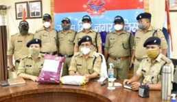 चरस का कारोबार कर रहे उत्तराखंड पुलिस के दो सिपाही नौकरी से बर्खास्त, डीजीपी ने ऐसे मामलों को लेकर दी सख्त चेतावनी