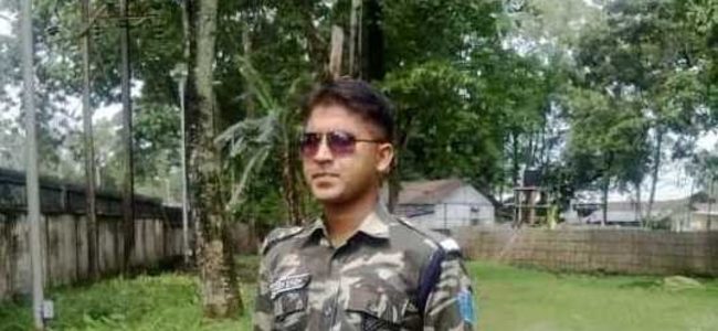 Uttarakhand एसएसबी का जवान नहाने के दौरान डूबा, घंटों खोजबीन के बाद शव बरामद Uttarakhand एसएसबी का जवान नहाने के दौरान डूबा, घंटों खोजबीन के बाद शव बरामद