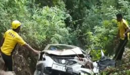 Uttarakhand भीषण सड़क हादसा, 2 युवकों की मौत, 1 गंभीर घायल