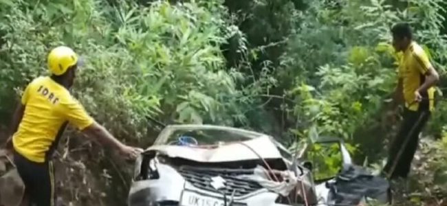 Uttarakhand भीषण सड़क हादसा, 2 युवकों की मौत, 1 गंभीर घायल