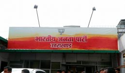 ….तो उत्तराखंड में धामी को सीएम बनाने से कुछ बीजेपी विधायकों में असंतोष ? देहरादून में रही राजनीतिक कोहराम की स्थिति