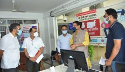 मुख्यमंत्री पुष्कर सिंह धामी ने सचिवालय में चल रहे कोविड टीकाकरण कैंप का निरीक्षण किया, कहा दूरस्थ क्षेत्रों में भी लगे हैं टीकाकरण कैंप