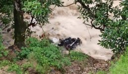 चमोली : बाइक सवार बह गया बरसाती नाले में, अल्मोड़ा-कर्णप्रयाग सड़क की घटना