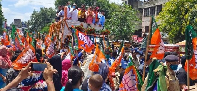 उधम सिंह नगर : रुद्रपुर पहुंचने पर सीएम धामी का भव्य स्वागत,179.26 करोड़ लागत की 65 योजनाओं का लोकार्पण एवं शिलान्यास किया उधम सिंह नगर : रुद्रपुर पहुंचने पर सीएम धामी का भव्य स्वागत,179.26 करोड़ लागत की 65 योजनाओं का लोकार्पण एवं शिलान्यास किया