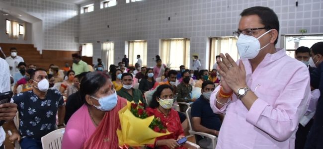 Uttarakhand मुख्यमंत्री ने सुनीं जनता की समस्याएं, मौके पर ही दिये त्वरित निदान के आदेश Uttarakhand मुख्यमंत्री ने सुनीं जनता की समस्याएं, मौके पर ही दिये त्वरित निदान के आदेश