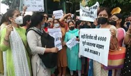 Uttarakhand पुलिसकर्मियों के परिजनों ने किया विरोध-प्रदर्शन, पूरी खबर पढ़ें