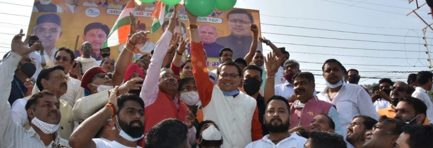 उत्तराखंड : सीएम धामी ने स्वतंत्रता दिवस पर 10 बड़ी घोषणाएं की, देहरादून में फहराया तिरंगा उत्तराखंड : सीएम धामी ने स्वतंत्रता दिवस पर 10 बड़ी घोषणाएं की, देहरादून में फहराया तिरंगा