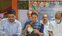 नैनीताल : अब पैकेट में पहाड़ी गाय का दूध भी, कैबिनेट मंत्री रेखा आर्य ने किया लॉन्च, कहा उपहार में घी दें