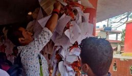 Uttarakhand चितई गोलू देवता मंदिर में घात डालने पहुंचे छात्र, इलाके में चर्चित हो गया है मामला