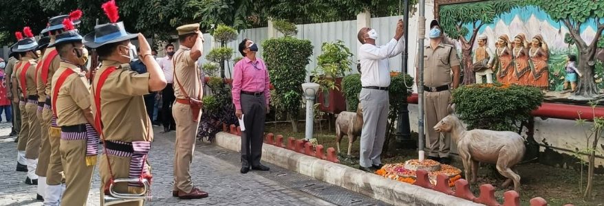 नई दिल्ली स्थित उत्तराखण्ड सदन में 75वां स्वतंत्रता दिवस धूमधाम से मनाया गया, स्थानीय आयुक्त ने फहराया ध्वज नई दिल्ली स्थित उत्तराखण्ड सदन में 75वां स्वतंत्रता दिवस धूमधाम से मनाया गया, स्थानीय आयुक्त ने फहराया ध्वज