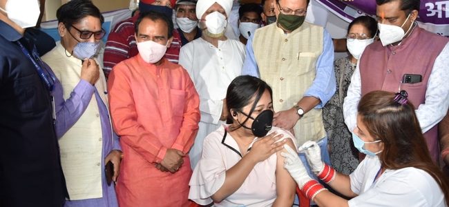 ﻿मुख्यमंत्री धामी ने मेगा वैक्सीनेशन कैम्प का शुभारंभ किया, कहा ﻿चार माह में शत प्रतिशत वैक्सीनेशन