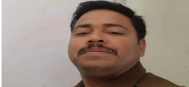 Uttarakhand सिपाही फोन पर बोला फांसी लगा लुंगा, फिर फंदे से झूल गया Uttarakhand सिपाही फोन पर बोला फांसी लगा लुंगा, फिर फंदे से झूल गया