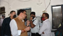 Uttarakhand मुख्यमंत्री पुष्कर सिंह धामी ने देहरादून नगर निगम में छापा मारा, मचा हड़कंप