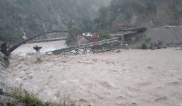 Uttarakhand : चल्थी में पुल टूटा, रामगढ़ में 9 लोग जिंदा दफन, राज्य में बारिश से 28 से ज्यादा की मौत