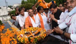 मुख्यमंत्री ने राज्य आन्दोलनकारियों की हर समस्या का प्राथमिकता के आधार पर समाधान का दिया आश्वासन, रामपुर तिराहा शहीदों की पुण्य स्मृति पर अर्पित की श्रद्धांजलि