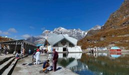 हिमालय स्थित हेमकुंट साहिब के कपाट शीतकाल के लिए बंंद, 11,000 श्रद्धालुओं ने दर्शन किये इस साल