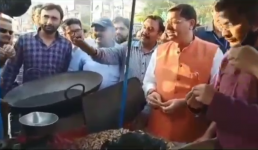 वीडियो : सीएम धामी अचानक पहुंचे खटीमा, ठेले से मुंगफली खरीदी, विकास कार्य और धान केन्द्रों का निरीक्षण किया
